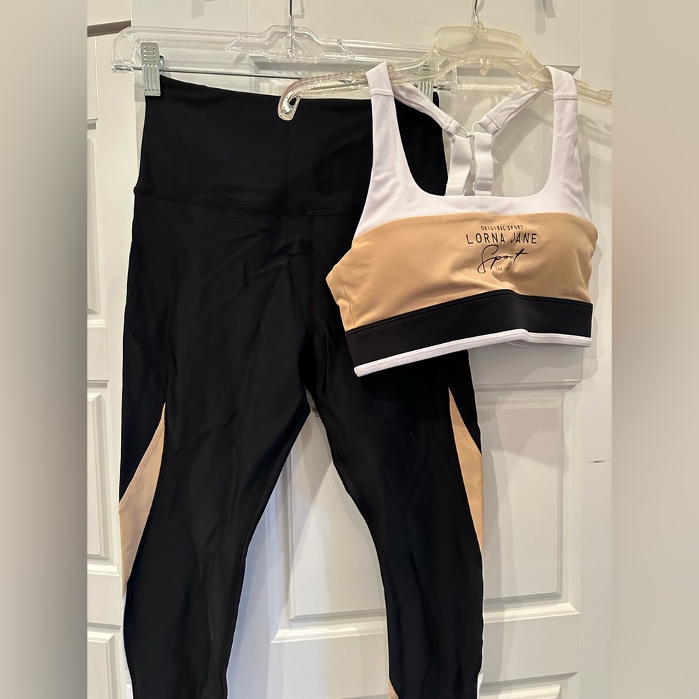 Lorna Jane sports bra and leggings. NWT! Size small